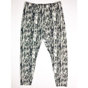 Women’s Plus 2XL Black White Tribal Soft Legging F